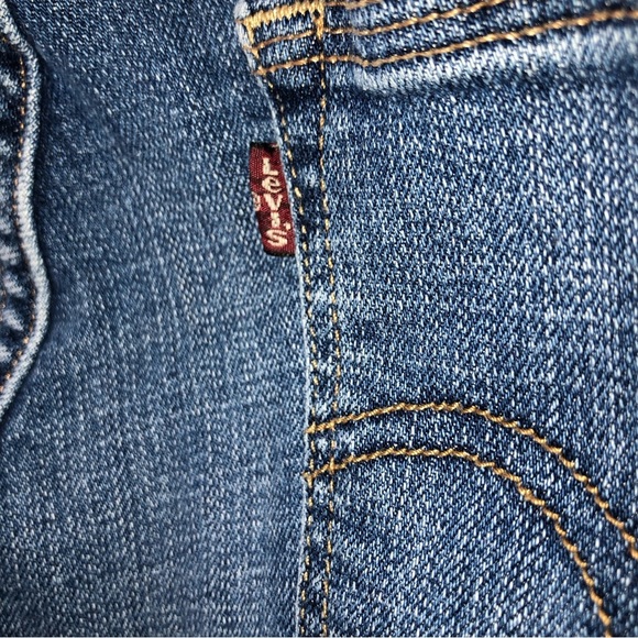 EUC Levis 529 Curvy Boot Cut Stretch Medium Wash - Picture 7 of 11